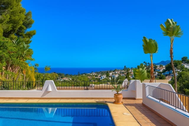 4 bedroom Villa for sale in Moraira, Teulada-Moraira with pool garage - € 1,145,000 (Ref: 9360562)