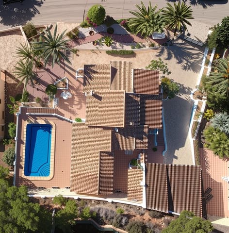 4 bedroom Villa for sale in Moraira, Teulada-Moraira with pool garage - € 1,145,000 (Ref: 9360562)