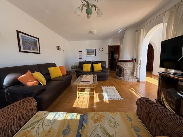 4 slaapkamer Villa te koop in Montemar met zwembad garage - € 785.000 (Ref: 9383289)