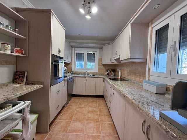 4 slaapkamer Villa te koop in Montemar met zwembad garage - € 785.000 (Ref: 9383289)