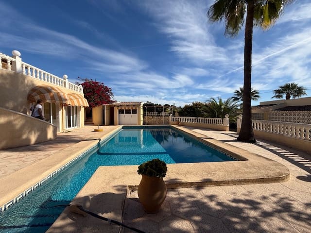 4 slaapkamer Villa te koop in Montemar met zwembad garage - € 785.000 (Ref: 9383289)