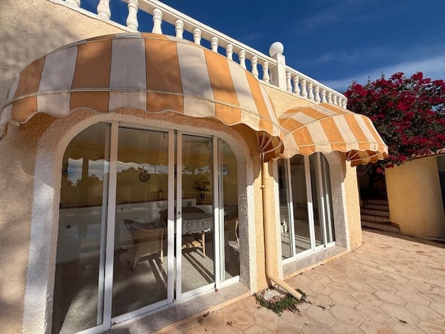 4 slaapkamer Villa te koop in Montemar met zwembad garage - € 785.000 (Ref: 9383289)