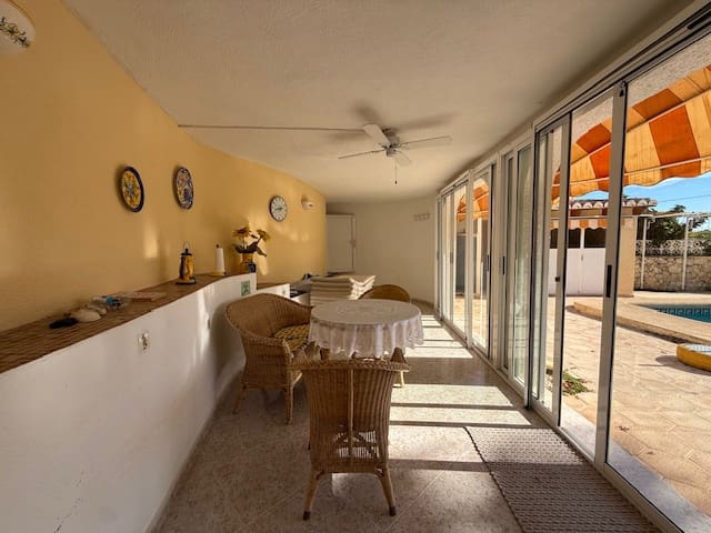 4 slaapkamer Villa te koop in Montemar met zwembad garage - € 785.000 (Ref: 9383289)