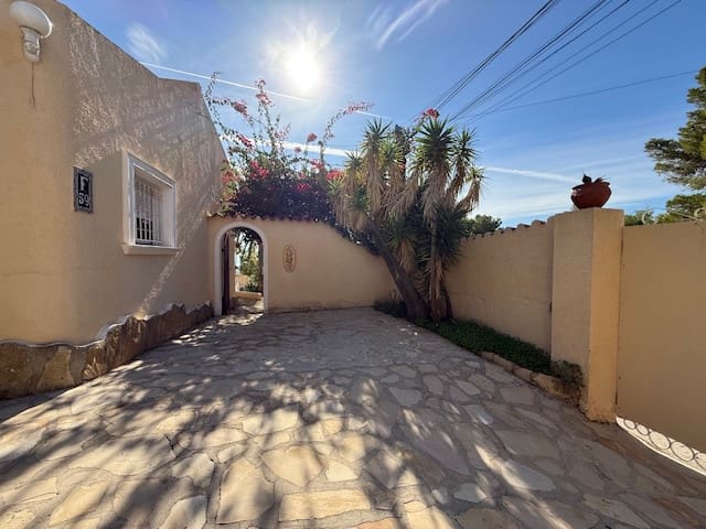 4 slaapkamer Villa te koop in Montemar met zwembad garage - € 785.000 (Ref: 9383289)