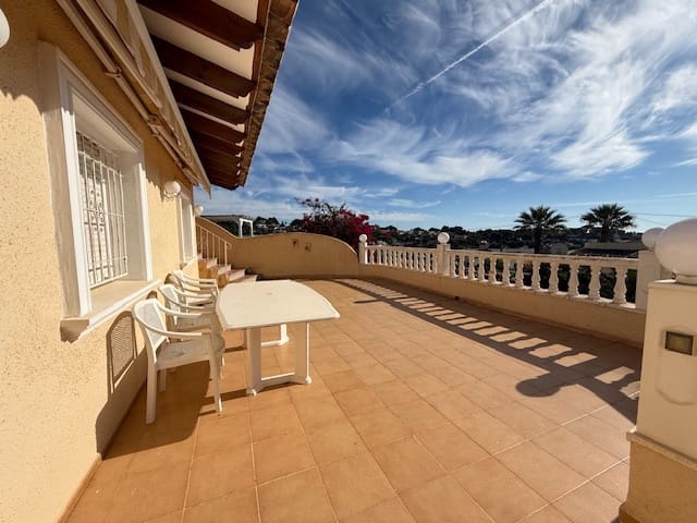 4 slaapkamer Villa te koop in Montemar met zwembad garage - € 785.000 (Ref: 9383289)