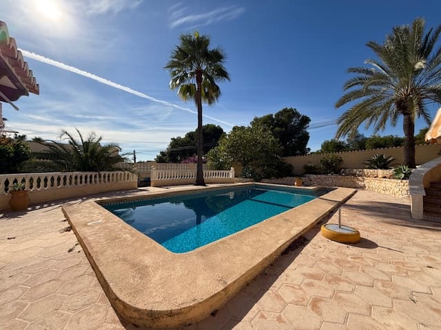 4 slaapkamer Villa te koop in Montemar met zwembad garage - € 785.000 (Ref: 9383289)