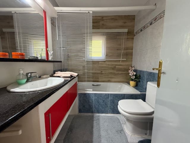 4 bedroom Villa for sale in Montemar with pool garage - € 695,000 (Ref: 9383609)