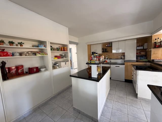 4 bedroom Villa for sale in Montemar with pool garage - € 695,000 (Ref: 9383609)