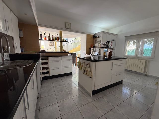 4 bedroom Villa for sale in Montemar with pool garage - € 695,000 (Ref: 9383609)