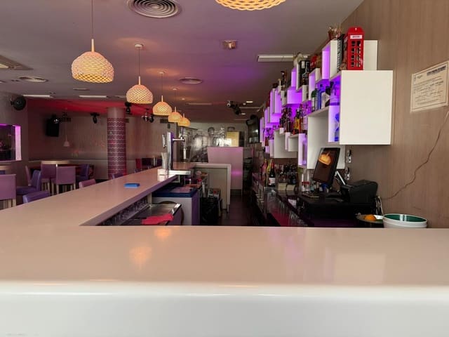 Commercial for sale in Moraira, Teulada-Moraira - € 120,000 (Ref: 9436361)