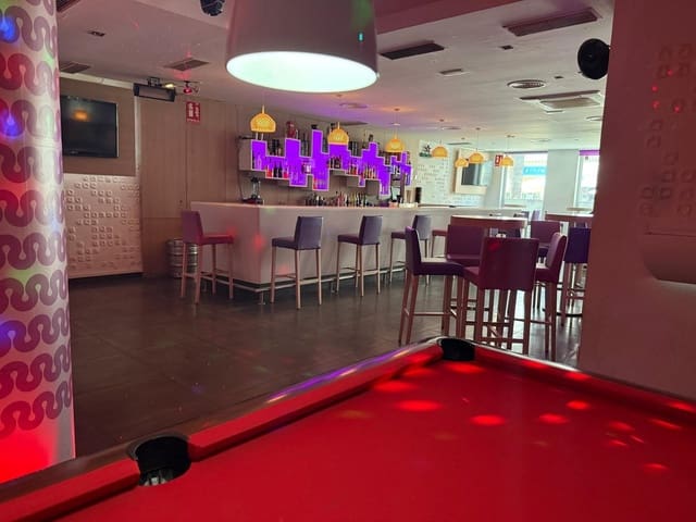 Commercial for sale in Moraira, Teulada-Moraira - € 120,000 (Ref: 9436361)