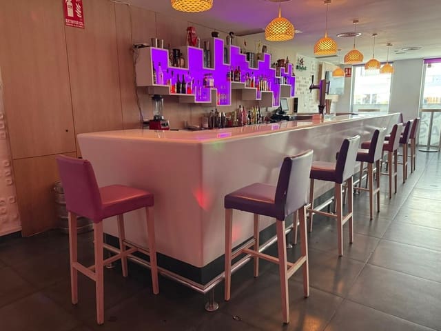 Commercial for sale in Moraira, Teulada-Moraira - € 120,000 (Ref: 9436361)