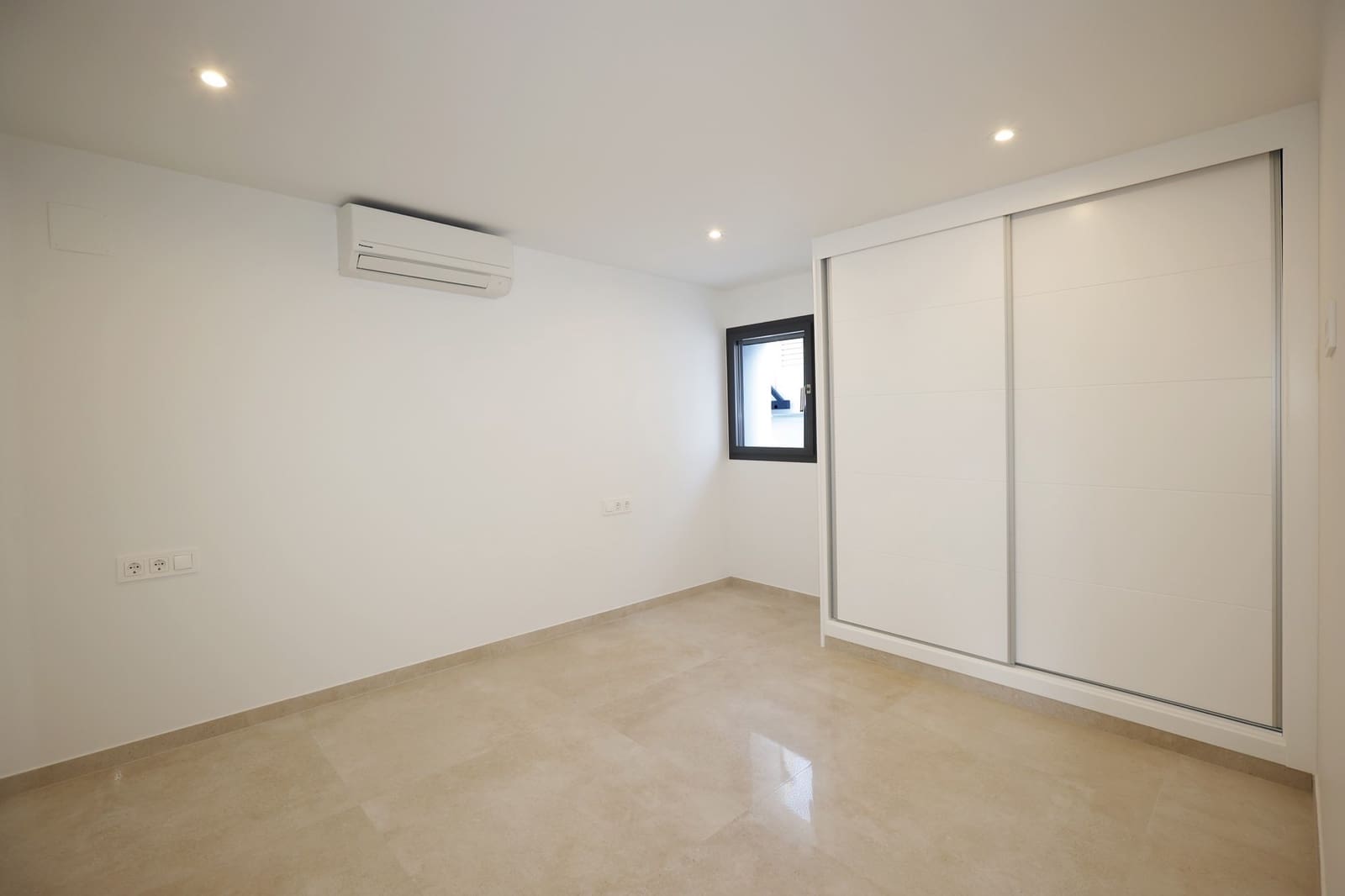 Chalet de 4 habitaciones en Calpe / Calp en venta con piscina - 840.000 € (Ref: 9468965)