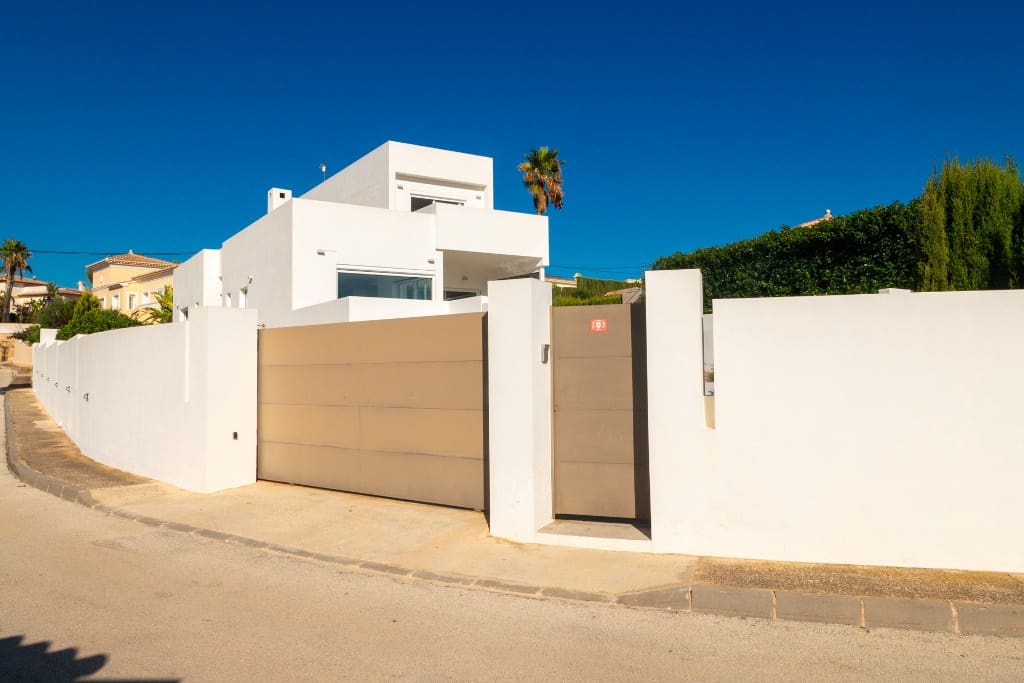 4 bedroom Villa for sale in Benissa with pool - € 1,380,000 (Ref: 9479450)