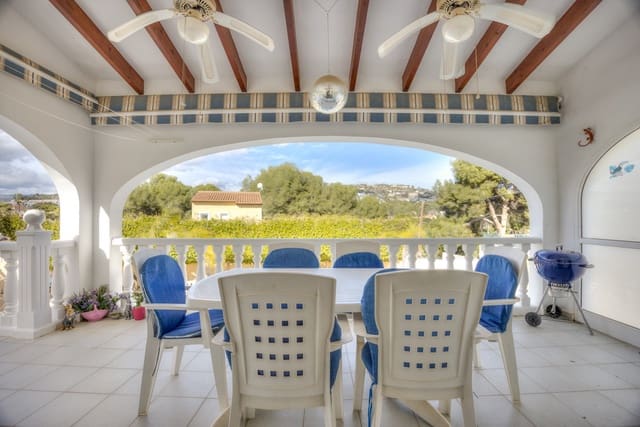 4 sypialnia Willa na sprzedaż w Benissa z basenem garażem - 885 000 € (Ref: 9588519)