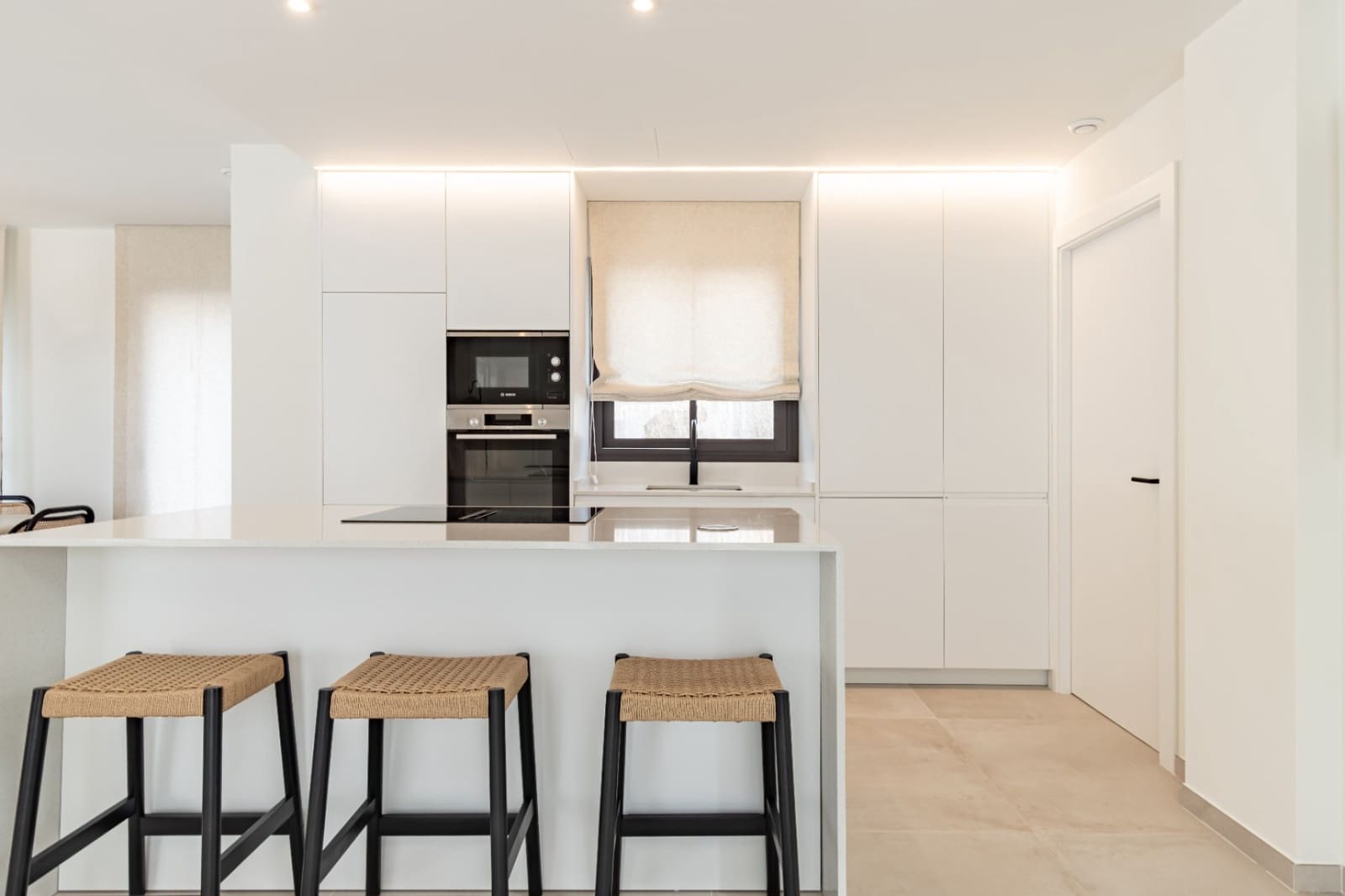 3 bedroom Villa for sale in Moraira with pool - € 995,000 (Ref: 9672772)