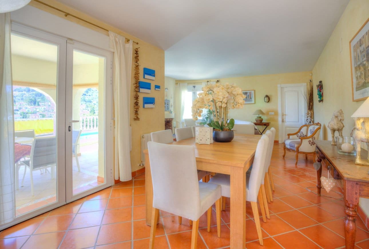 3 bedroom Villa for sale in Benissa with pool - € 565,000 (Ref: 9736017)