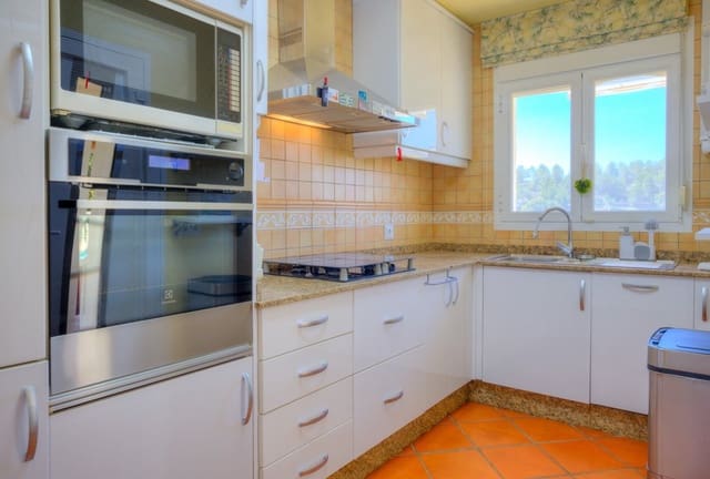 3 makuuhuone Huvila myytävänä paikassa Benissa mukana uima-altaan - 565 000 € (Ref: 9736017)