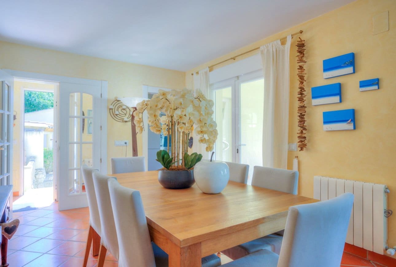 3 bedroom Villa for sale in Benissa with pool - € 565,000 (Ref: 9736017)