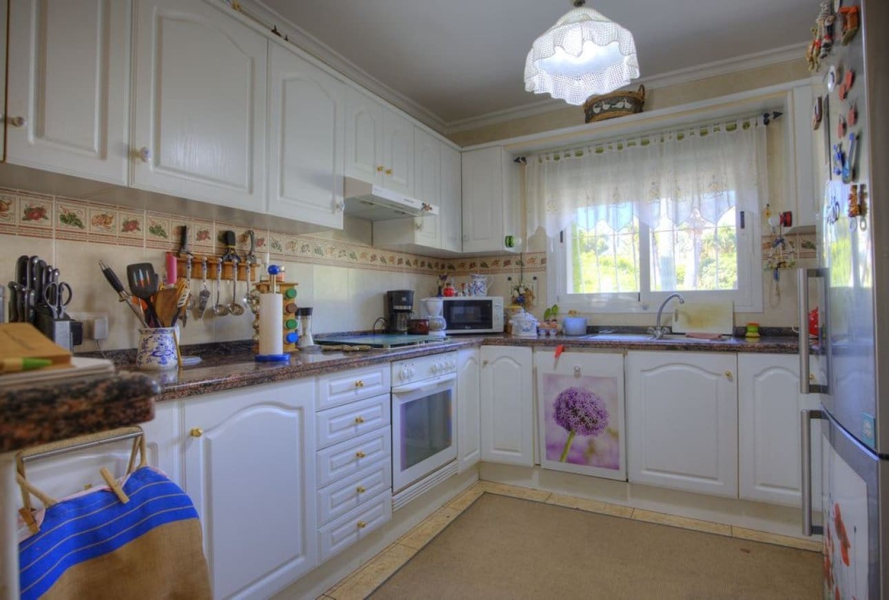 4 soverom Villa til salgs i Benissa med svømmebasseng garasje - € 766 000 (Ref: 9782371)