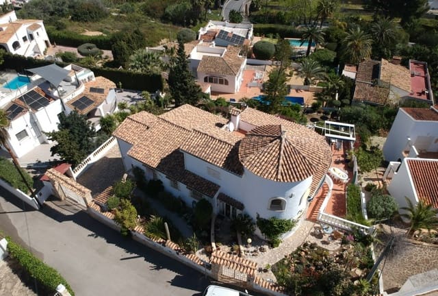 4 sypialnia Willa na sprzedaż w Benissa z basenem garażem - 766 000 € (Ref: 9782371)