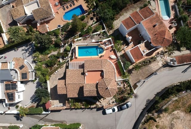 4 sypialnia Willa na sprzedaż w Benissa z basenem garażem - 766 000 € (Ref: 9782371)