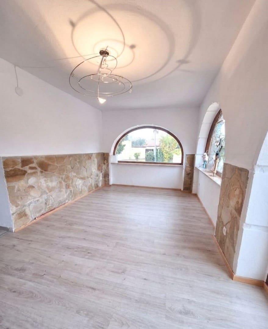 5 bedroom Villa for sale in Moraira with pool - € 1,200,000 (Ref: 9821611)