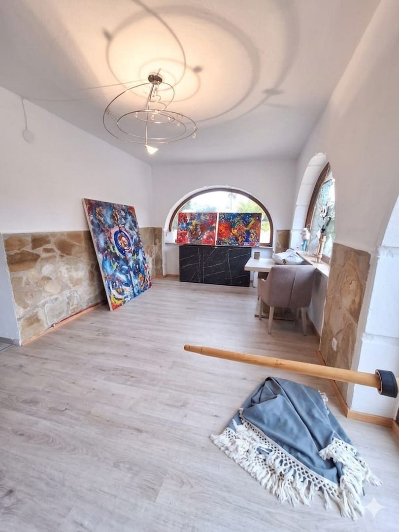 5 bedroom Villa for sale in Moraira with pool - € 1,200,000 (Ref: 9821611)