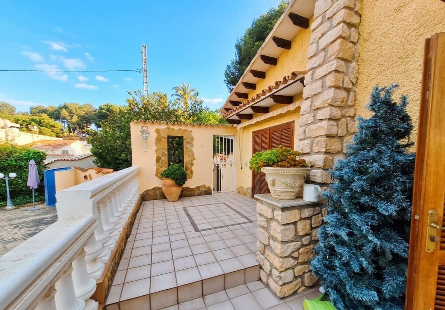 5 bedroom Villa for sale in Moraira with pool - € 1,200,000 (Ref: 9821611)