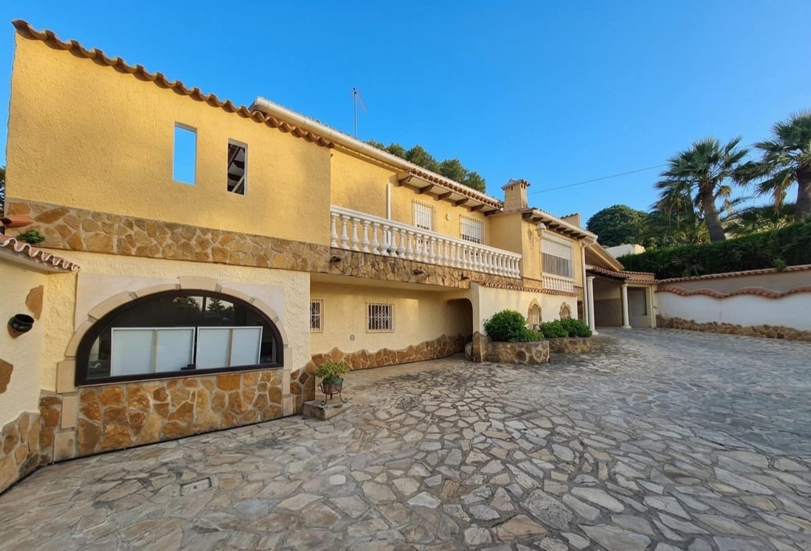 5 bedroom Villa for sale in Moraira with pool - € 1,200,000 (Ref: 9821611)