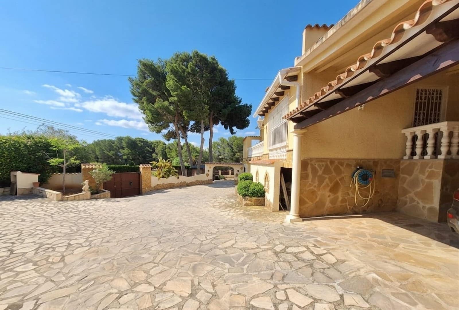 5 bedroom Villa for sale in Moraira with pool - € 1,200,000 (Ref: 9821611)