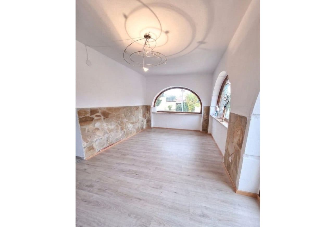 5 soverom Villa til salgs i Moraira med svømmebasseng - € 1 200 000 (Ref: 9821611)