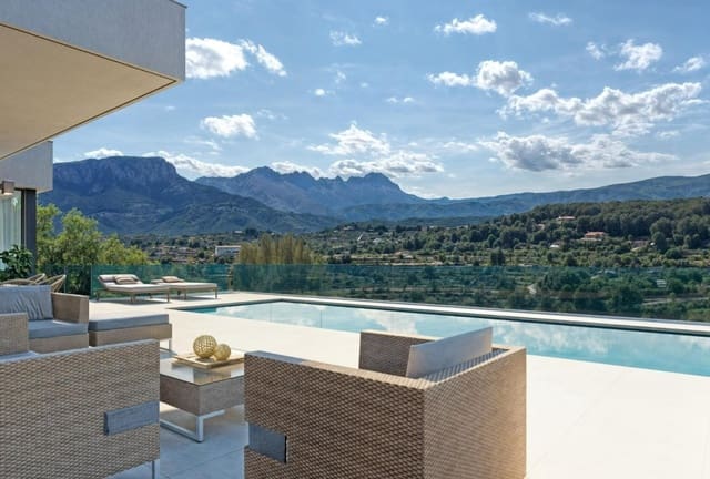 3 bedroom Villa for sale in Calpe / Calp with pool - € 1,135,000 (Ref: 9838323)