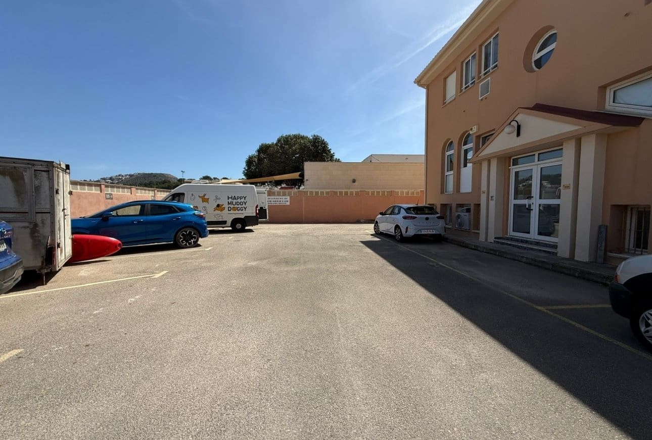 Commercieel te koop in Moraira - € 220.000 (Ref: 9865470)