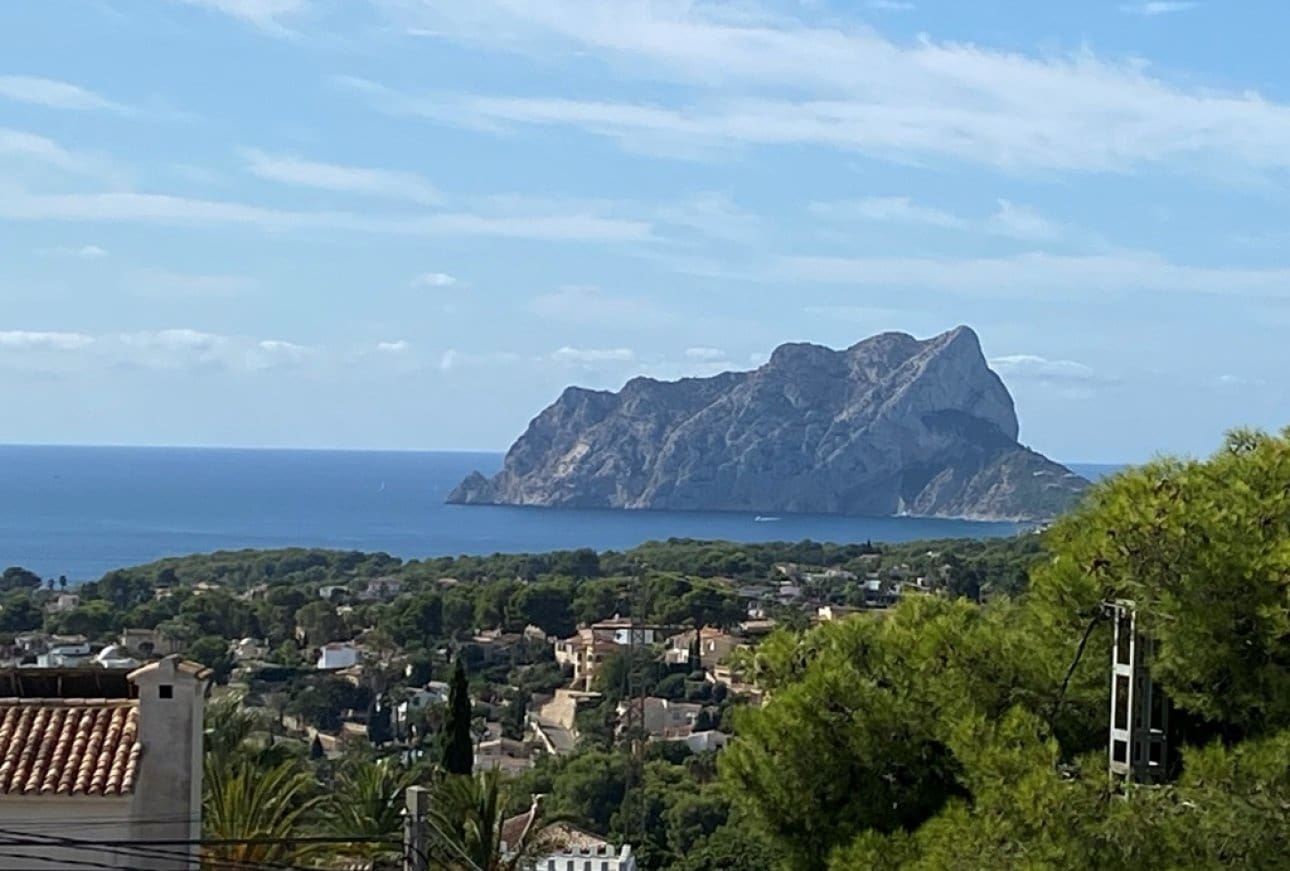 6 bedroom Villa for sale in Moraira with pool - € 980,000 (Ref: 9865471)