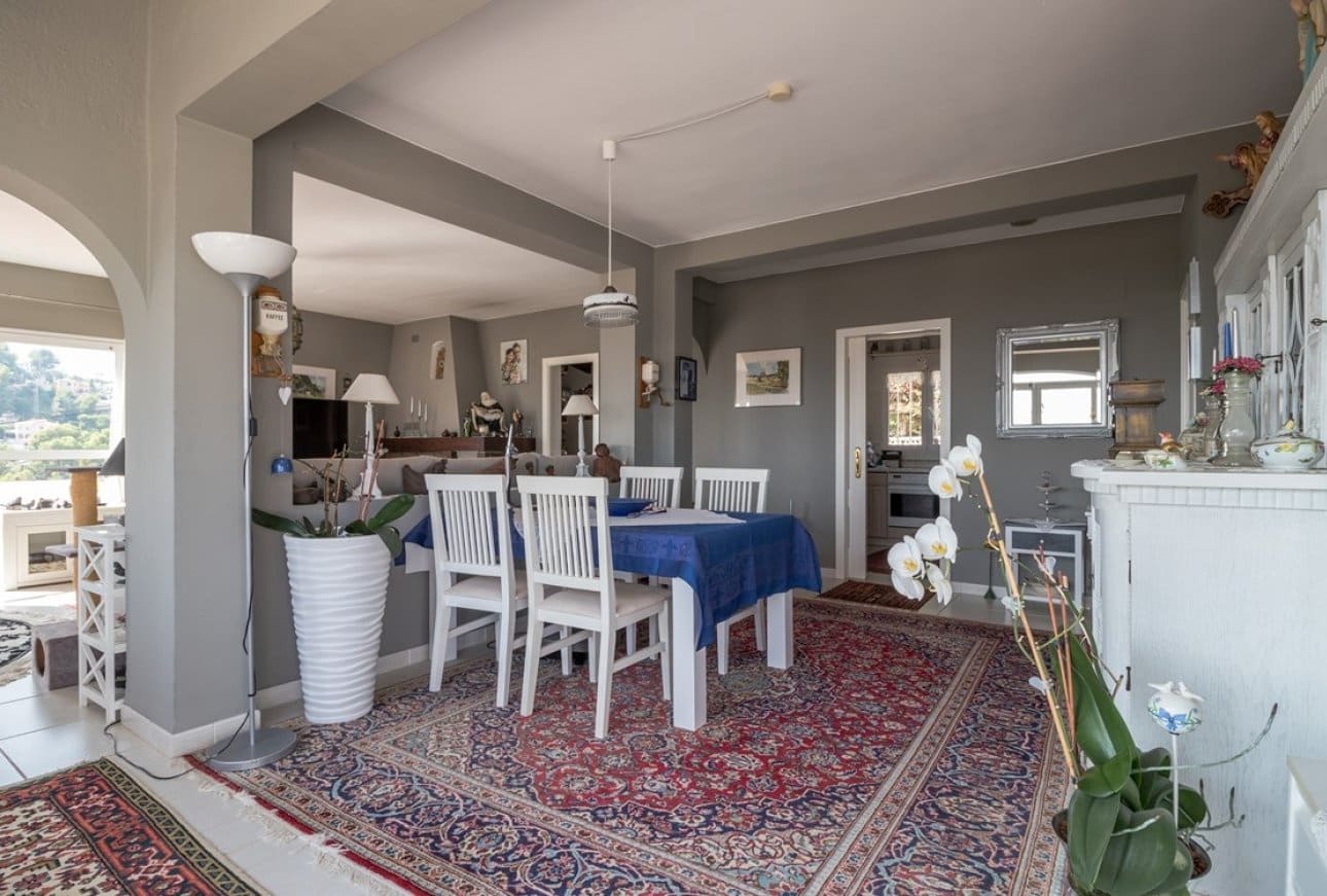 6 bedroom Villa for sale in Moraira with pool - € 980,000 (Ref: 9865471)