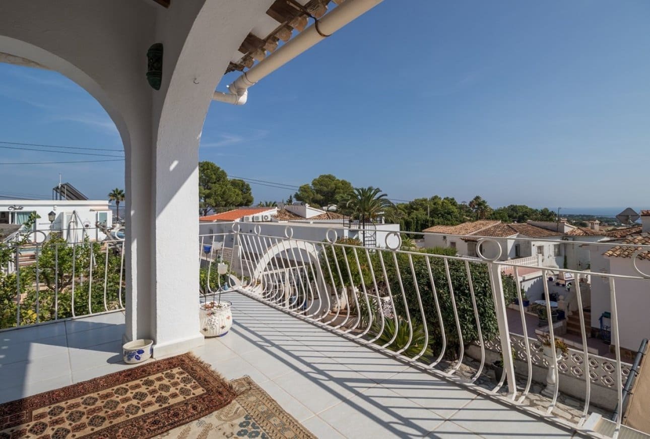 6 bedroom Villa for sale in Moraira with pool - € 980,000 (Ref: 9865471)