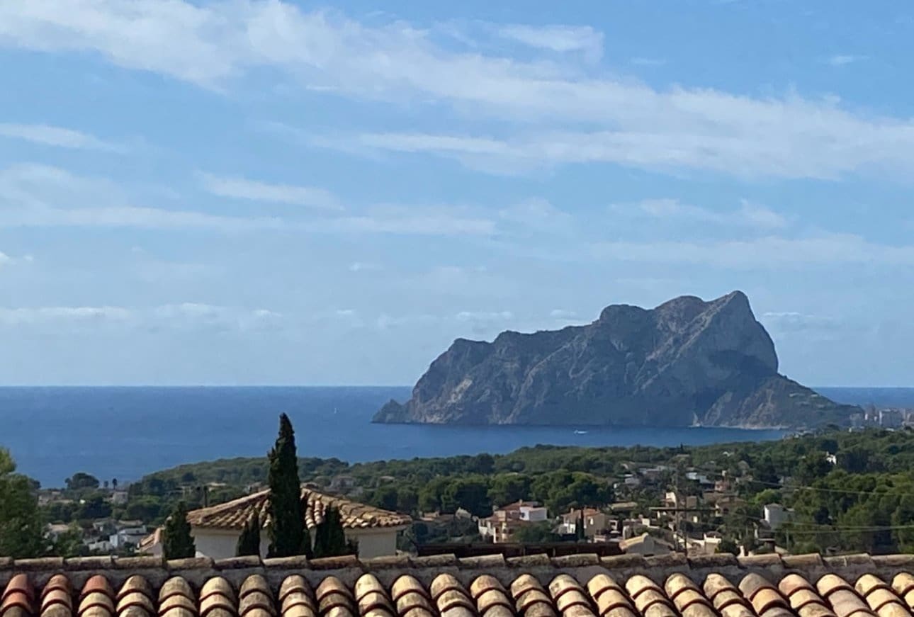 6 bedroom Villa for sale in Moraira with pool - € 980,000 (Ref: 9865471)