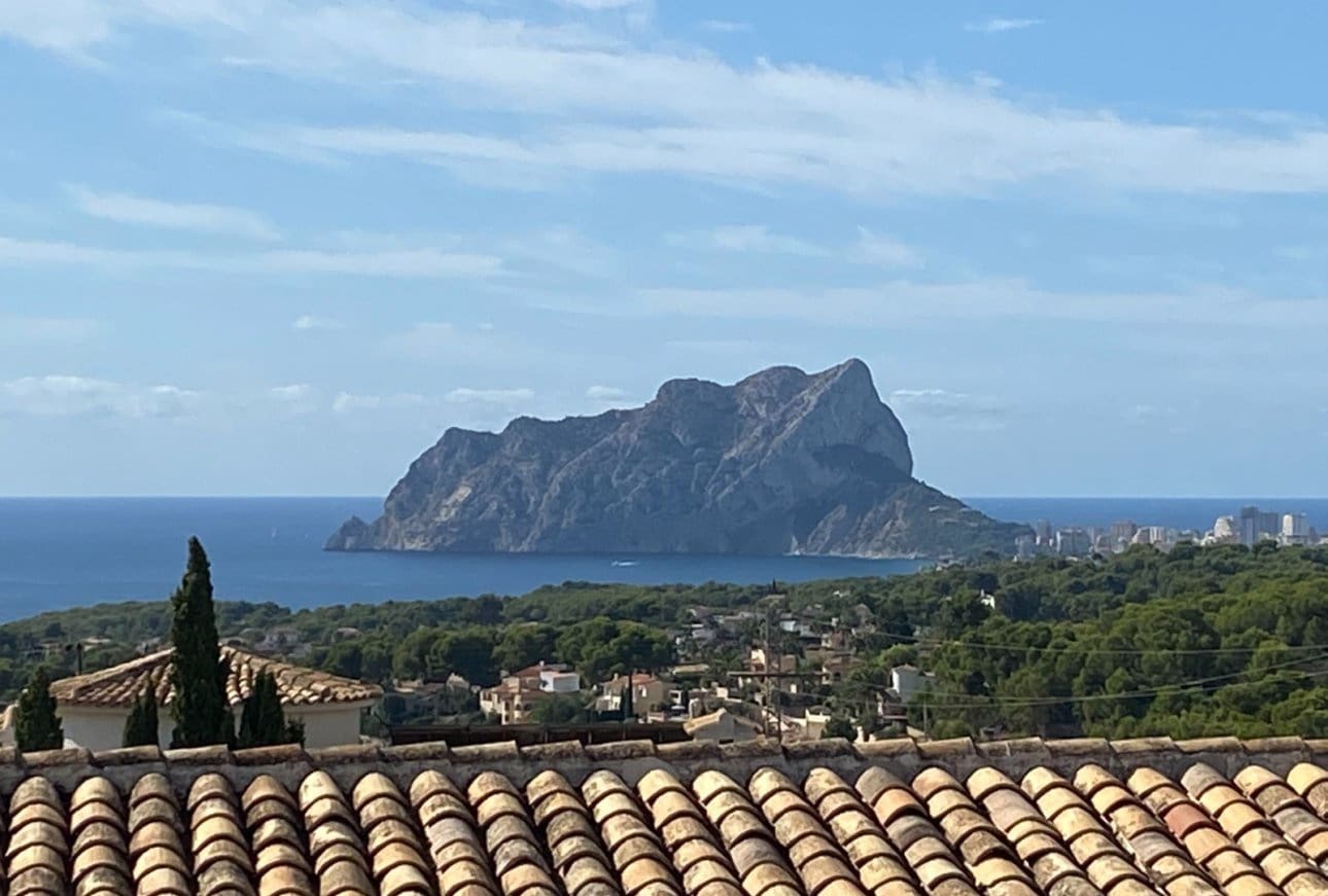 6 bedroom Villa for sale in Moraira with pool - € 980,000 (Ref: 9865471)