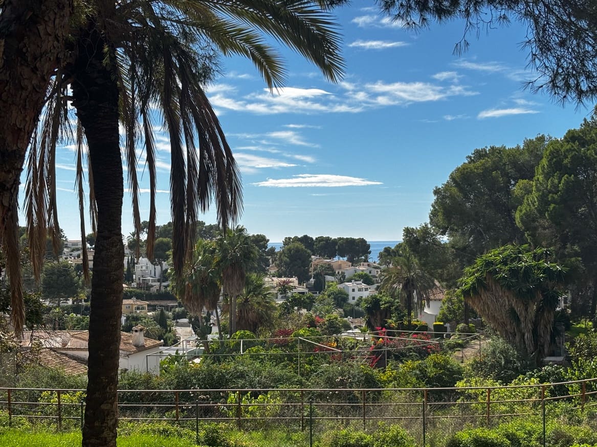 Grunde uden byggetilladelser til salg i Moraira - € 800.000 (Ref: 9882645)