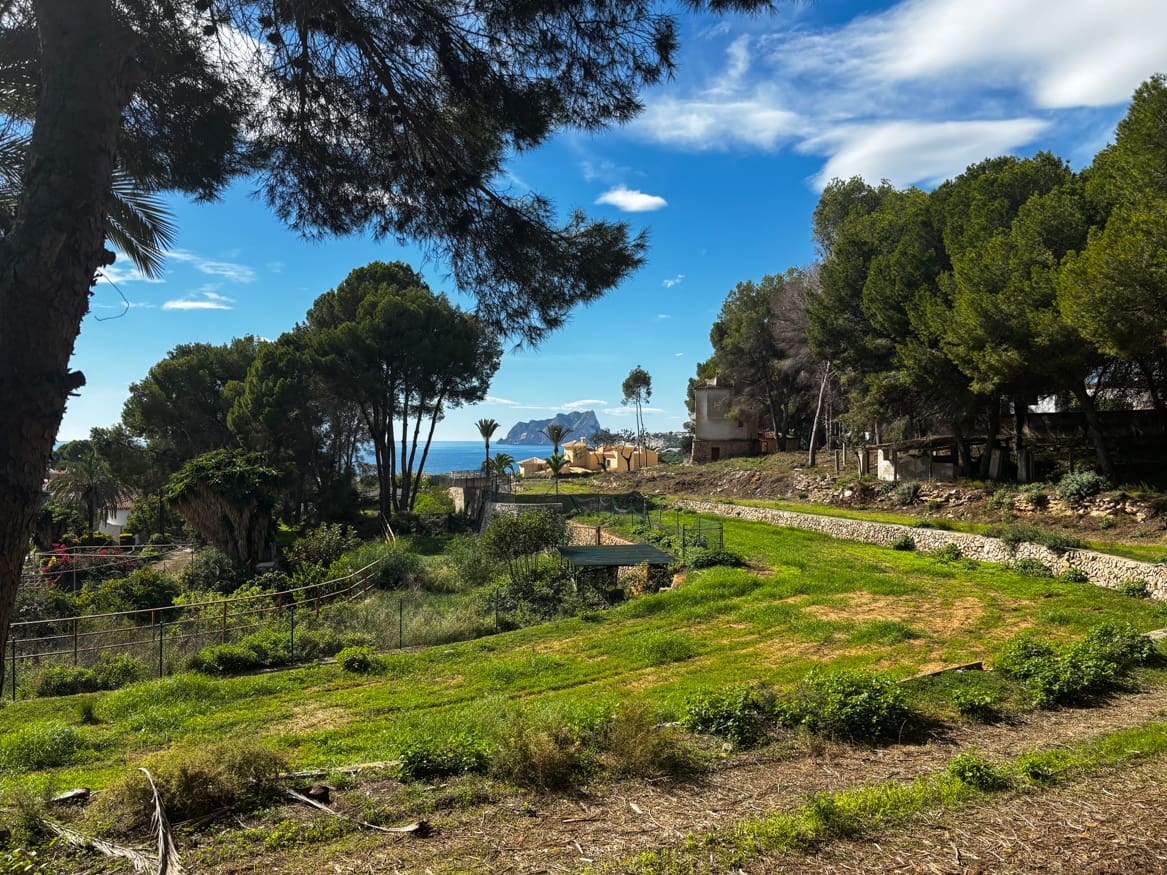 Grunde uden byggetilladelser til salg i Moraira - € 800.000 (Ref: 9882645)