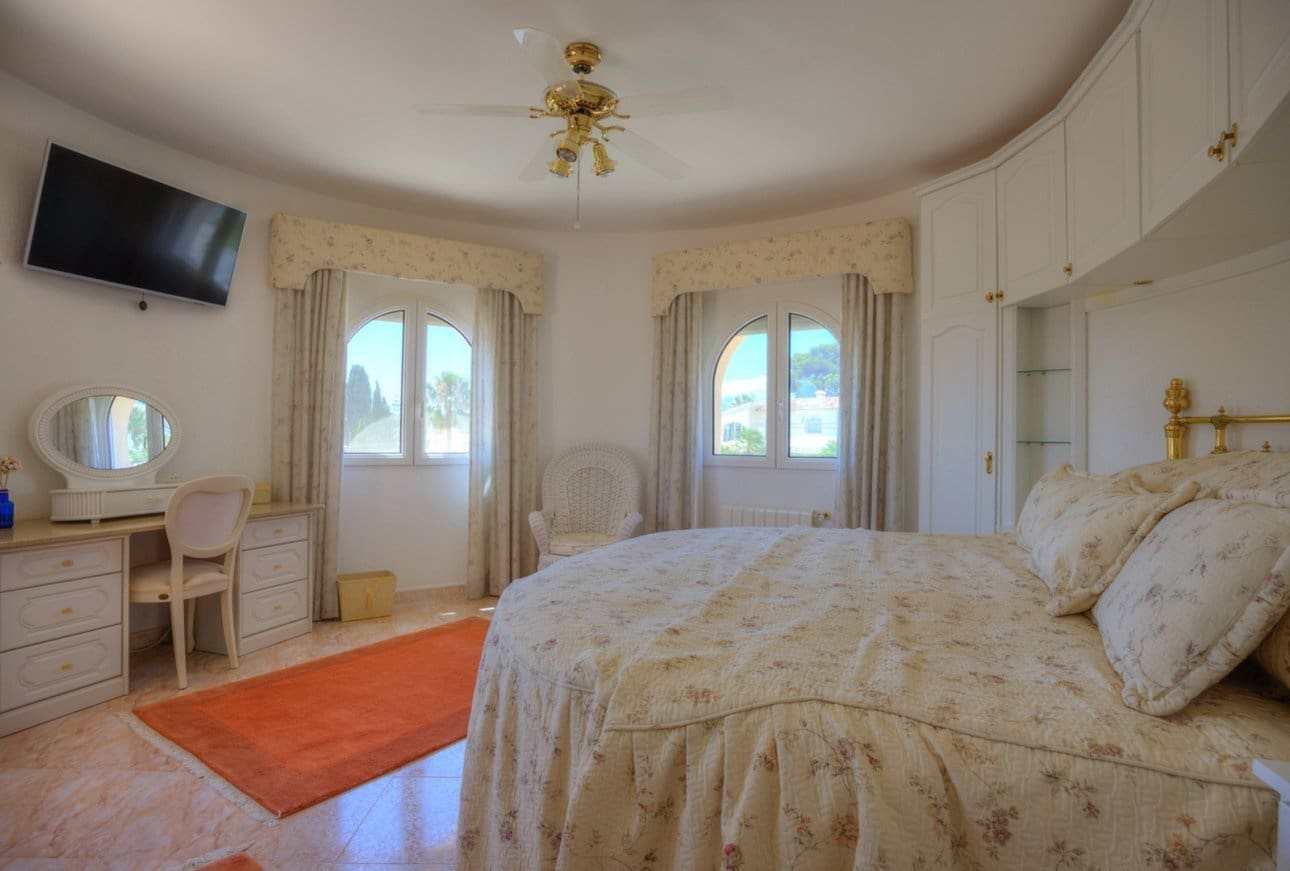 4 sypialnia Willa na sprzedaż w Benissa z basenem - 1 100 000 € (Ref: 9909085)