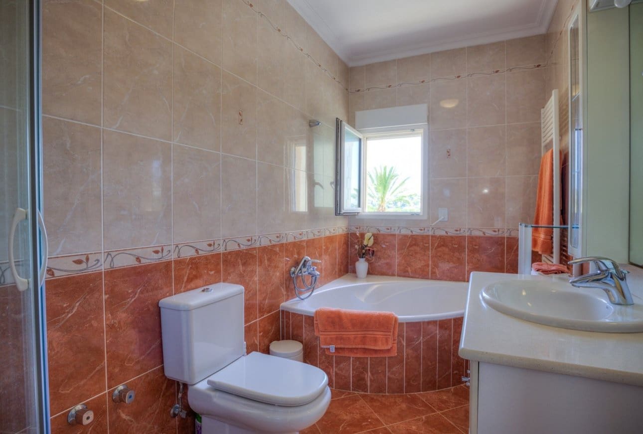 4 sypialnia Willa na sprzedaż w Benissa z basenem - 1 100 000 € (Ref: 9909085)