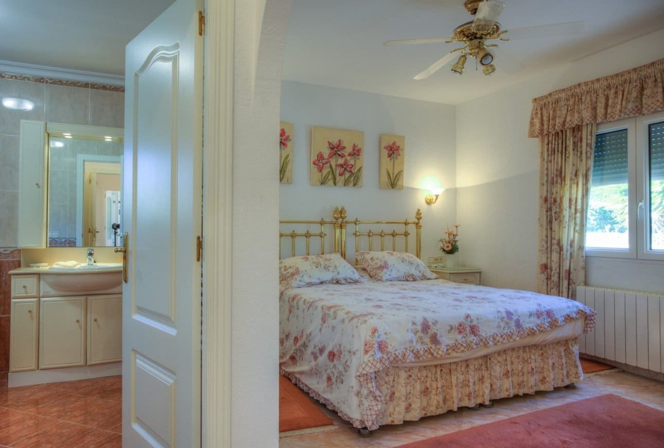 4 sypialnia Willa na sprzedaż w Benissa z basenem - 1 100 000 € (Ref: 9909085)