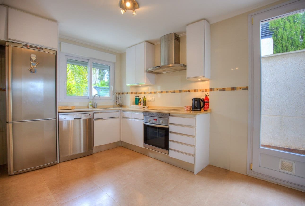 3 soveværelse Villa til salg i Moraira med swimmingpool - € 475.000 (Ref: 9921430)