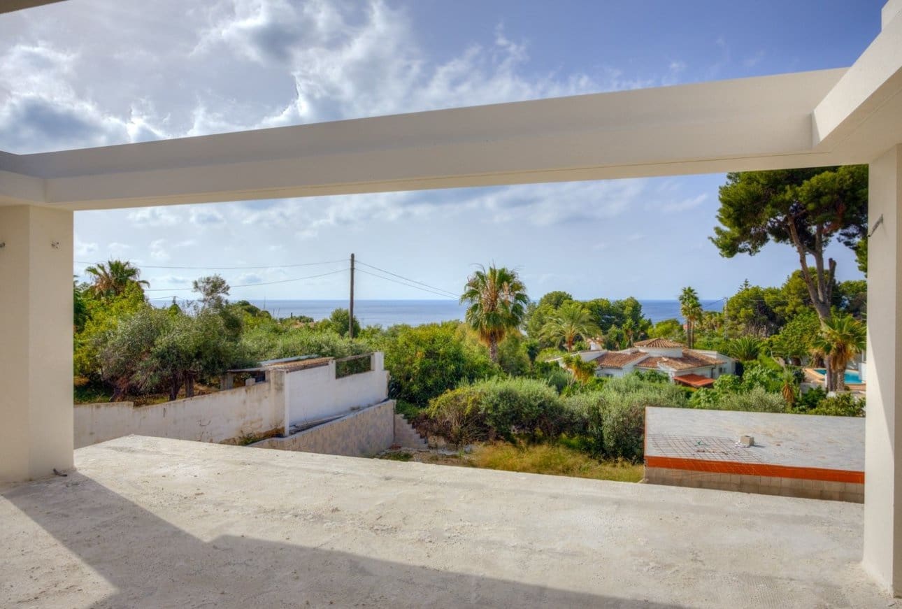 4 bedroom Villa for sale in Moraira with pool - € 2,750,000 (Ref: 9924970)