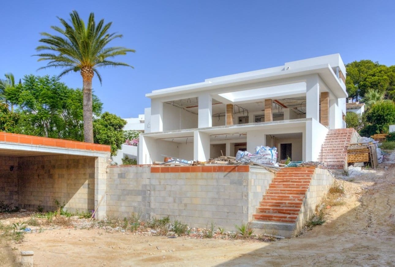 4 bedroom Villa for sale in Moraira with pool - € 2,750,000 (Ref: 9924970)