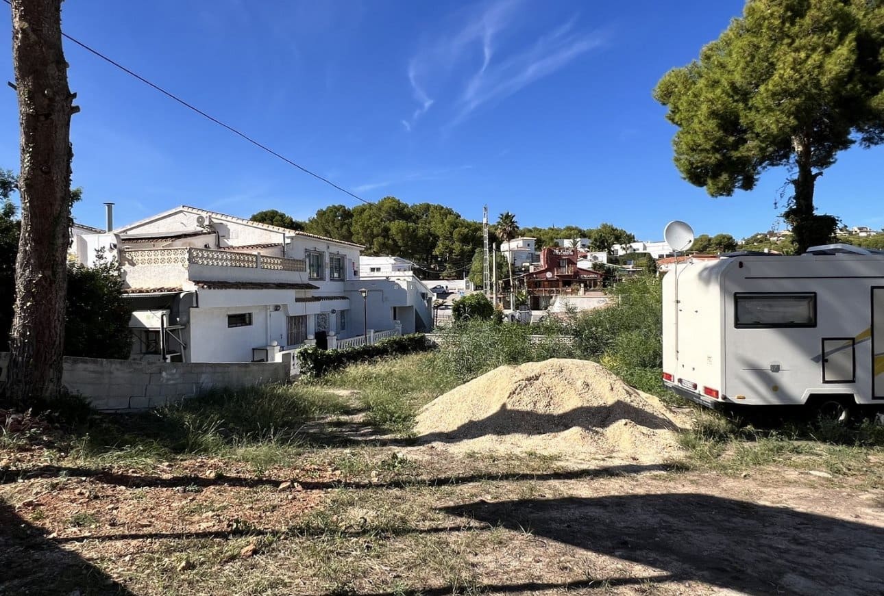 Grunde uden byggetilladelser til salg i Moraira - € 250.000 (Ref: 9929799)