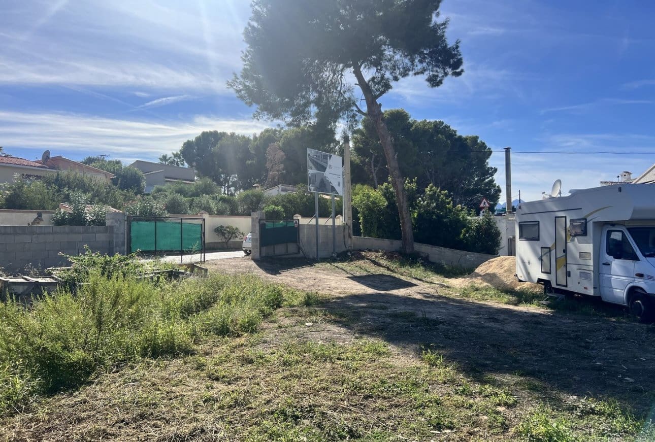 Grunde uden byggetilladelser til salg i Moraira - € 250.000 (Ref: 9929799)