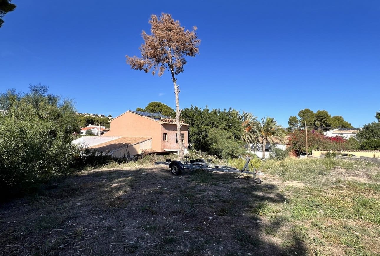 Grunde uden byggetilladelser til salg i Moraira - € 250.000 (Ref: 9929799)